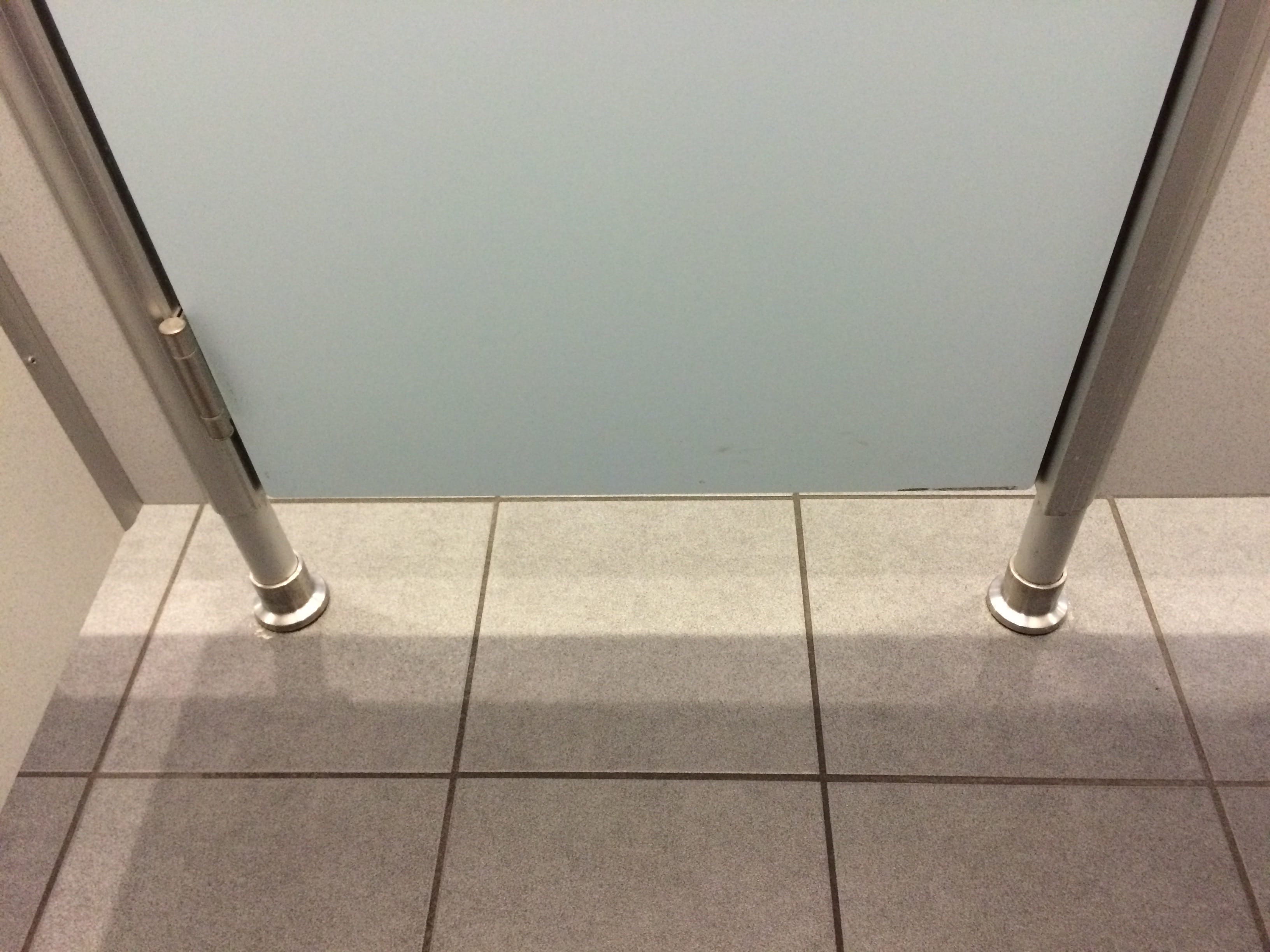 Toilettentüren Nr. 10: Autobahnraststätte bei Heiligenroth / Deutschland (2014)