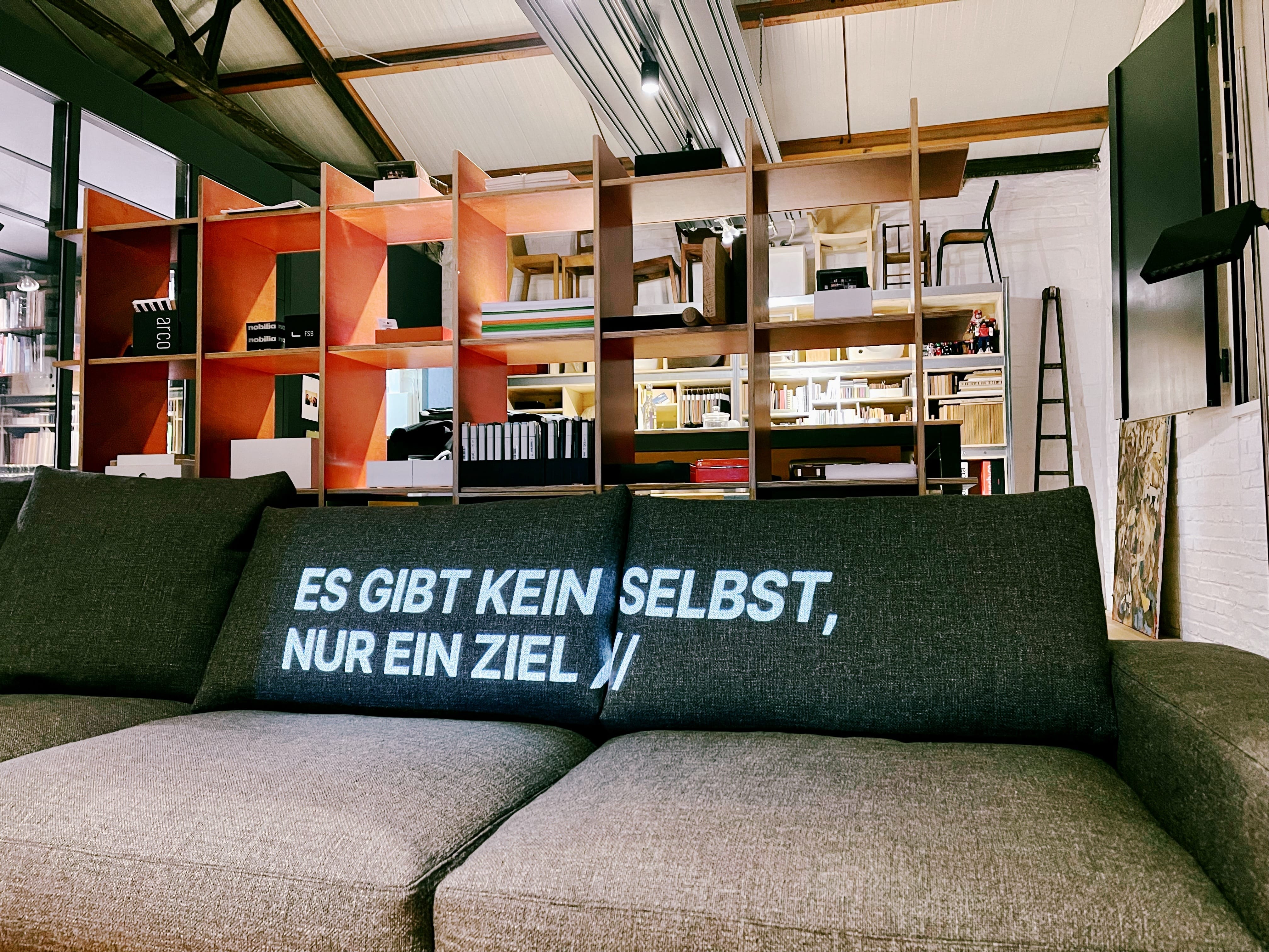 ÜBERSCHRIFTEN zu Gast bei OLIVER CONRAD: ES GIBT KEIN SELBST, NUR EIN ZIEL //