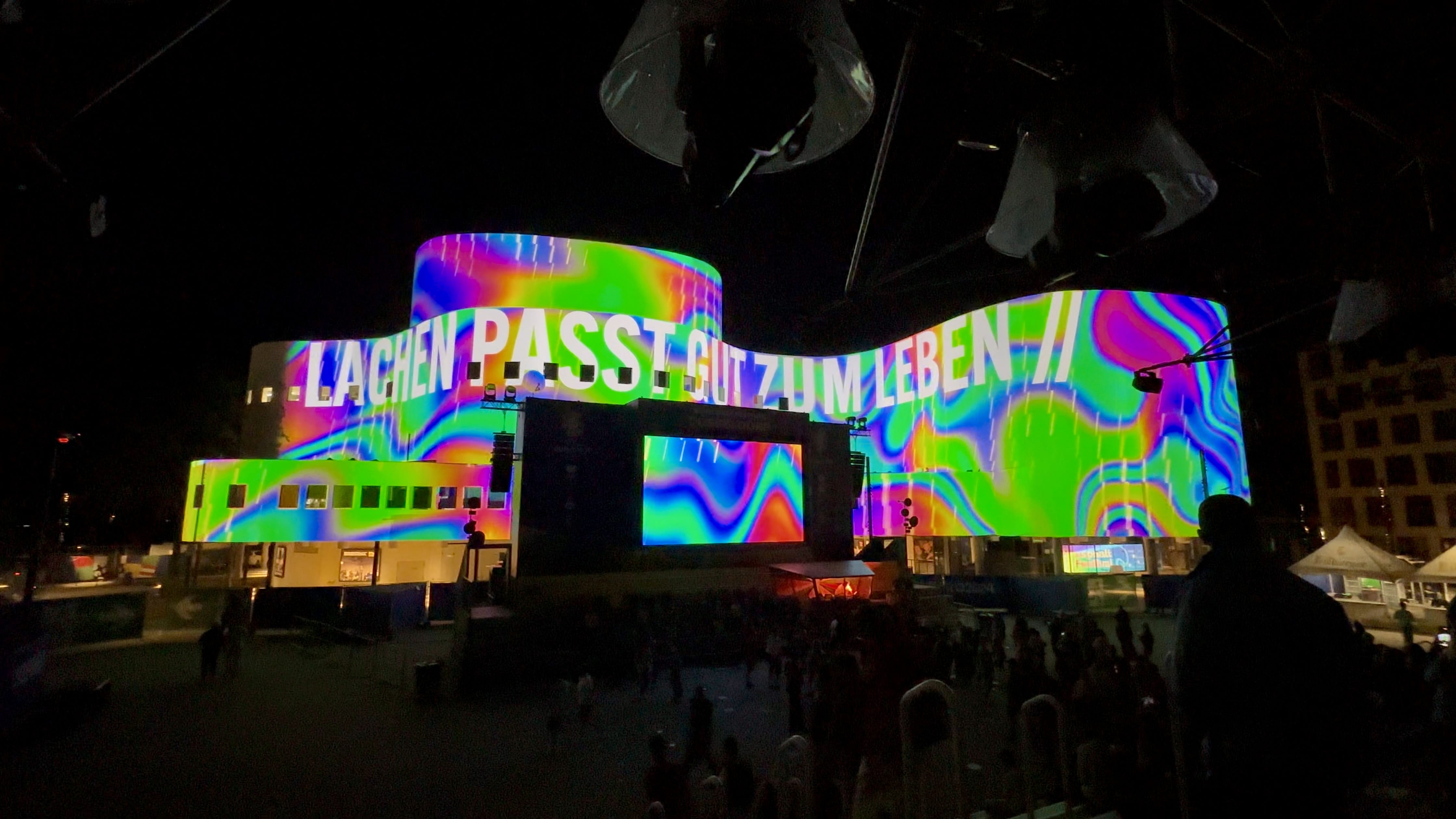 Mr. Shirazy feat. ÜBERSCHRIFTEN bei „A Skyful of Light“ bei der UEFA EURO 2024